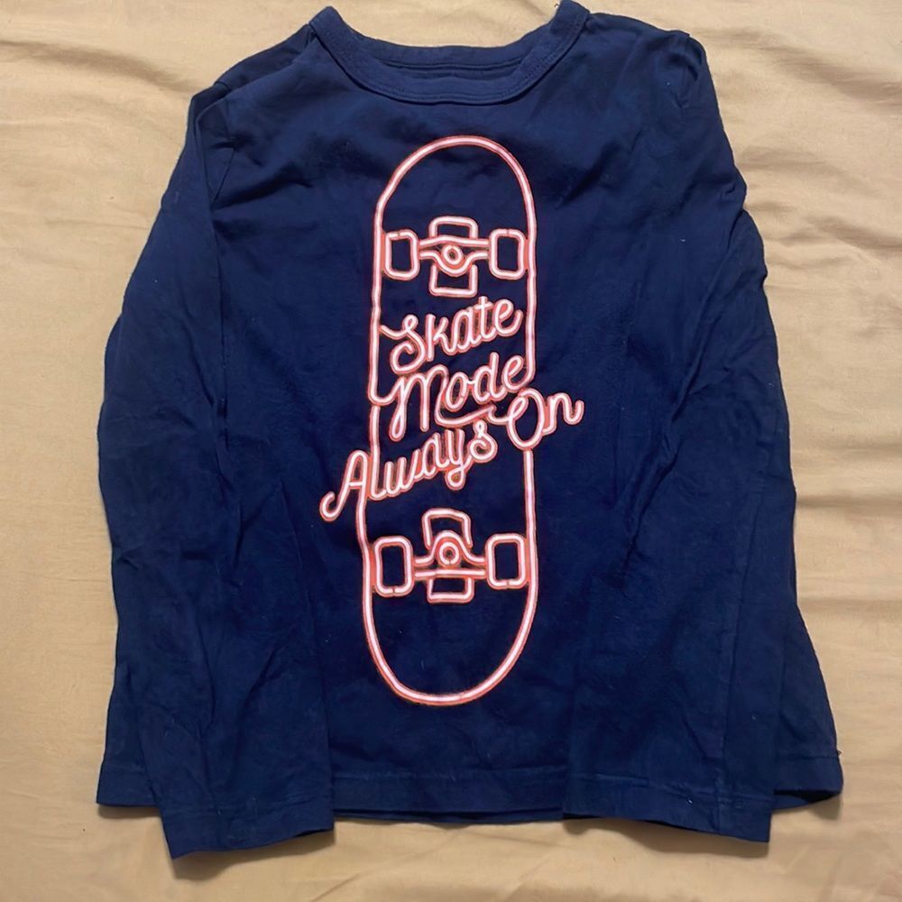 💙Gap long sleeve shirt navy blue size XS skateboard “Skate mode always on”🧡